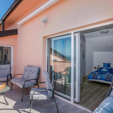 Nice Apartment In Stara Baska With Kitchen Exteriér fotografie
