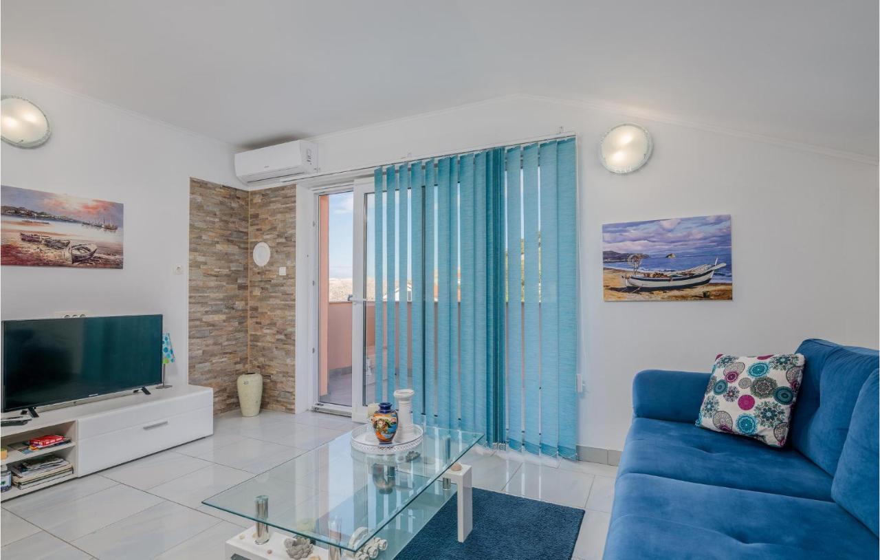Nice Apartment In Stara Baska With Kitchen Exteriér fotografie