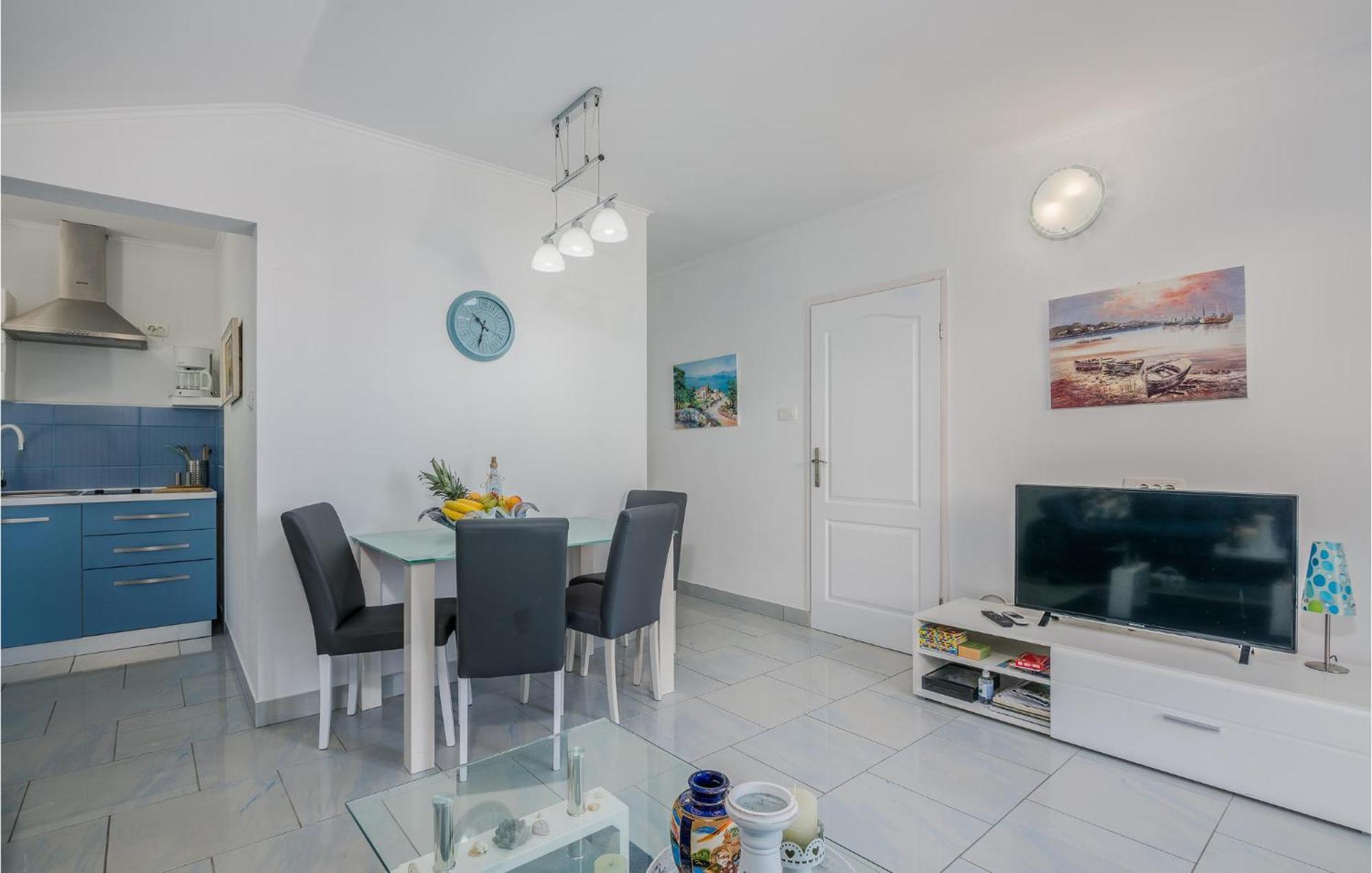 Nice Apartment In Stara Baska With Kitchen Exteriér fotografie