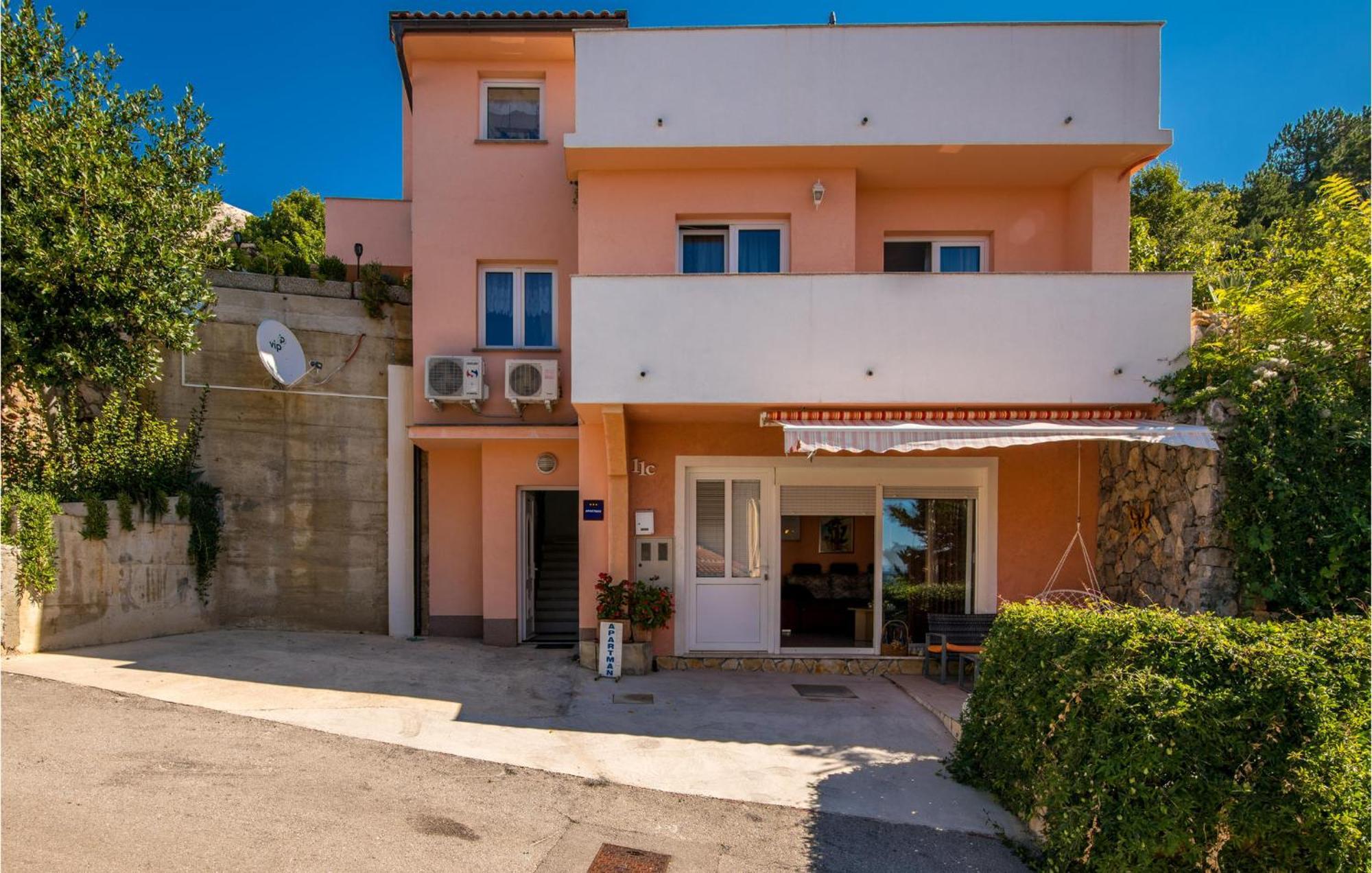 Nice Apartment In Stara Baska With Kitchen Exteriér fotografie