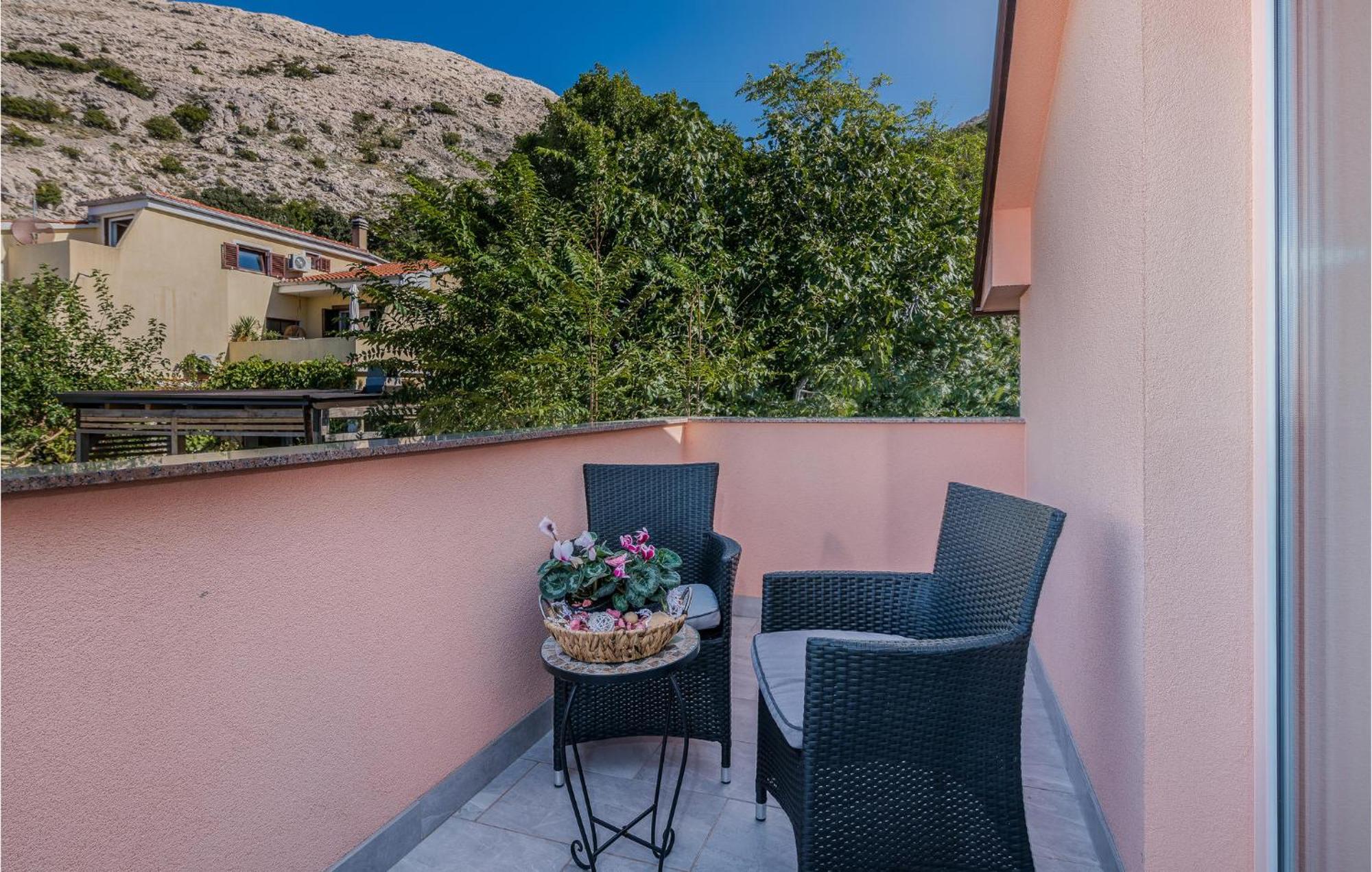 Nice Apartment In Stara Baska With Kitchen Exteriér fotografie